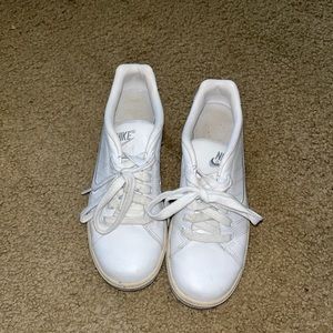 White Nike sneakers. Women’s 7.5.